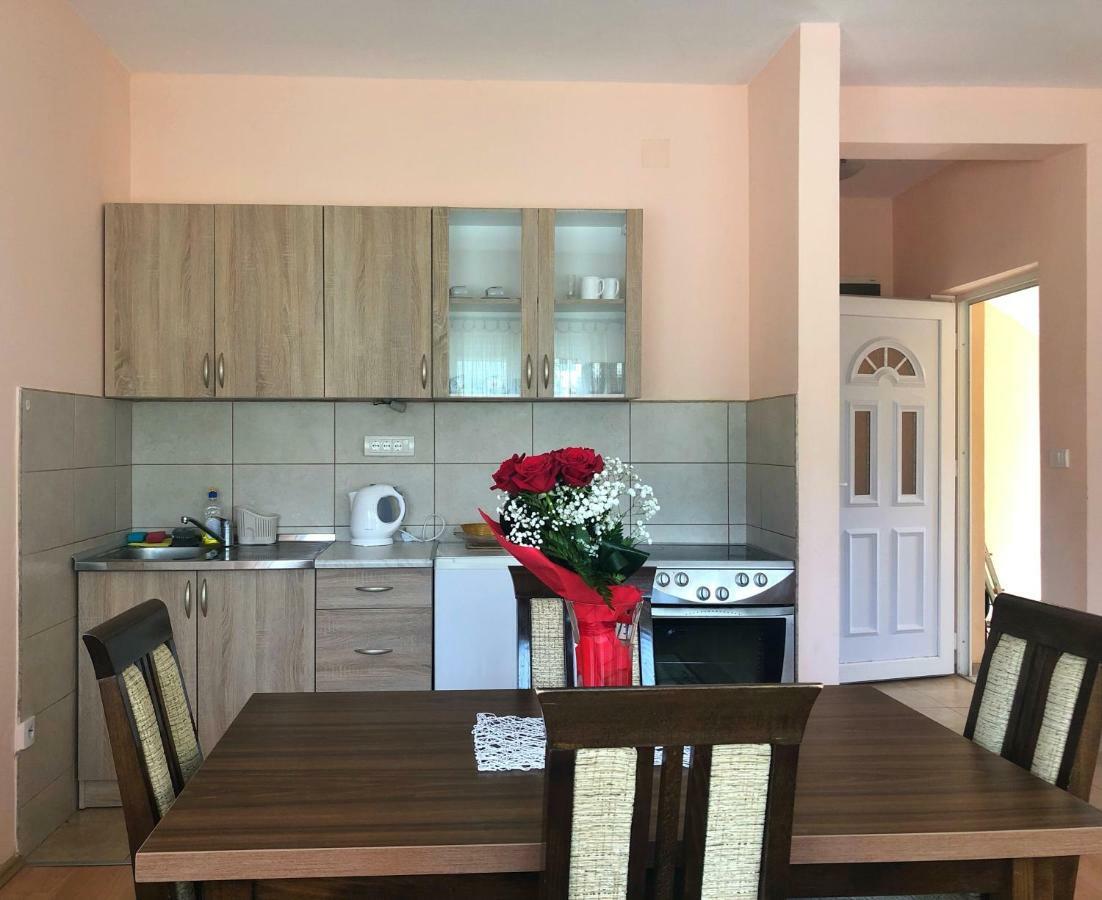 Apartments Simic Kamenari Εξωτερικό φωτογραφία